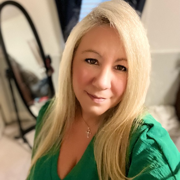 Meet your Posher, Sabrina - Picture 2 of 4